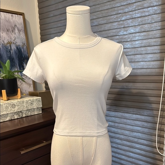 Abound Stretchy White Crew Neck Crop Top for Women. Size Small - Picture 2 of 6
